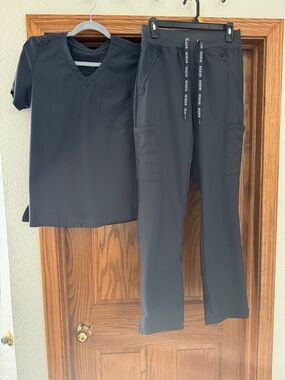 Women's grayScrub Top and Pants Set - Comfortable Medical Workwear